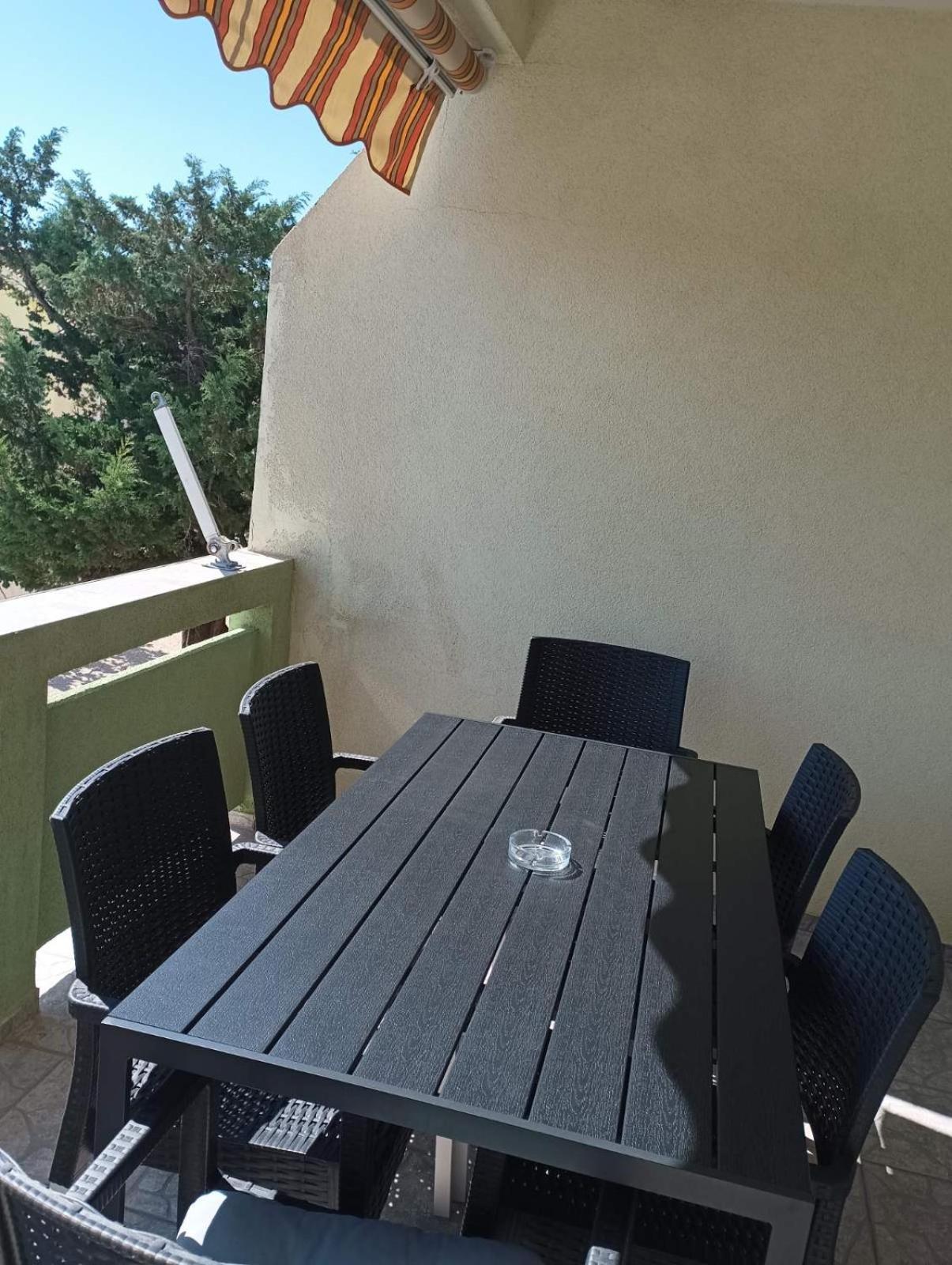 Apartmani Ana Vir Eksteriør billede