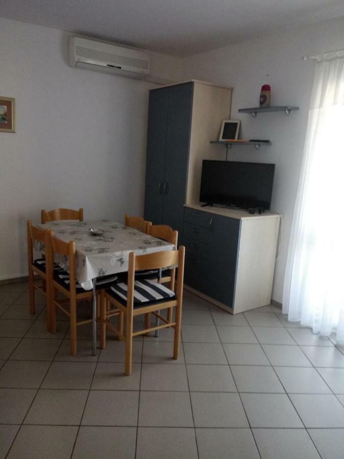 Apartmani Ana Vir Eksteriør billede