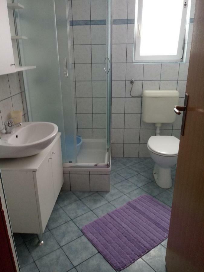 Apartmani Ana Vir Eksteriør billede