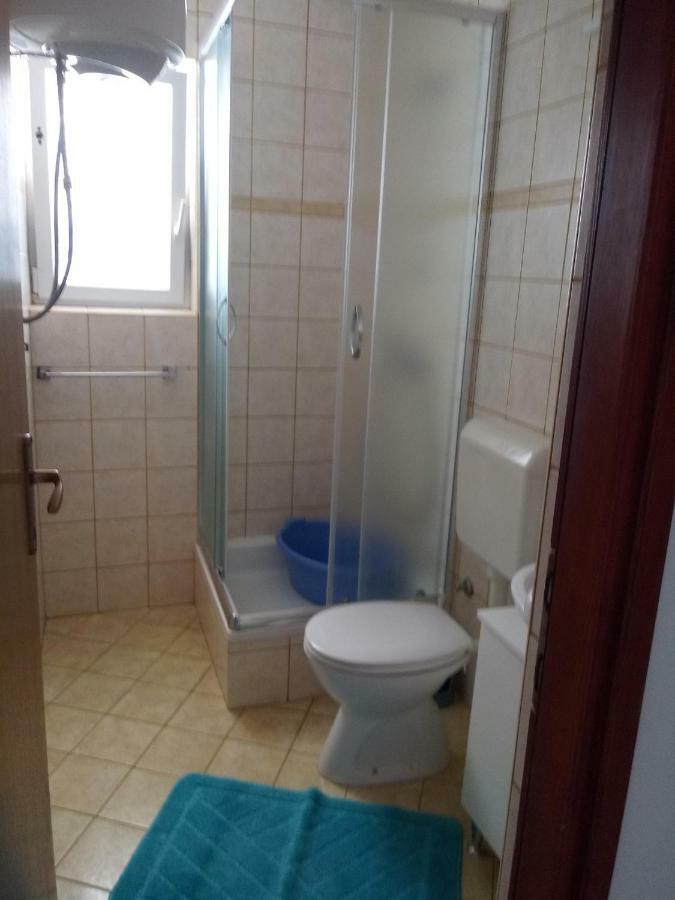 Apartmani Ana Vir Eksteriør billede