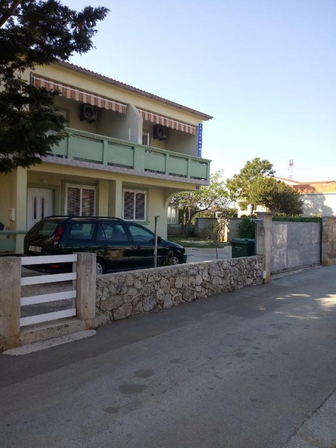 Apartmani Ana Vir Eksteriør billede